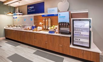 Holiday Inn Express Cortland - Housity