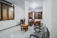 RedDoorz Plus Near WTC Batanghari Mall Hotels in Jambi