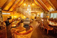 Yosemite Mountain Chalet with private sauna, decks, fireplace, air hockey & WiFi