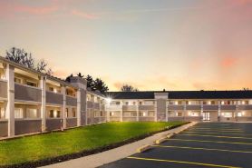 Clarion Pointe East Lansing University Area