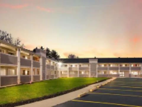 東蘭辛大學區-波茵特克拉麗奧旅館 奧克莫斯酒店