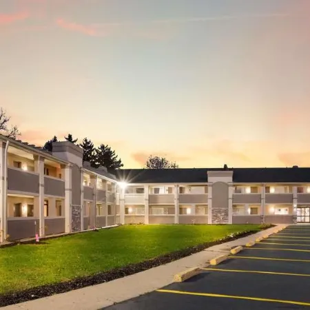 Clarion Pointe East Lansing University Area