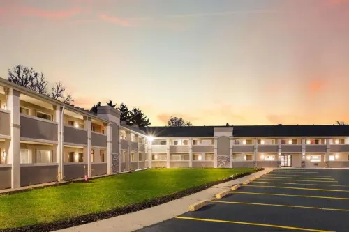 Clarion Pointe East Lansing University Area