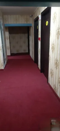 Yingshan Xinlong Yiyun Business Hotel