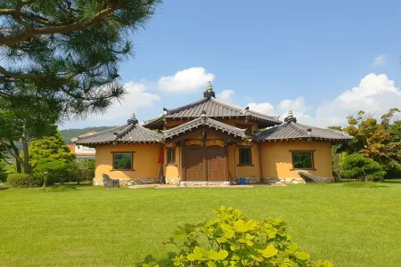 Boseong Royal Hanok Stay Отели в г. Посон