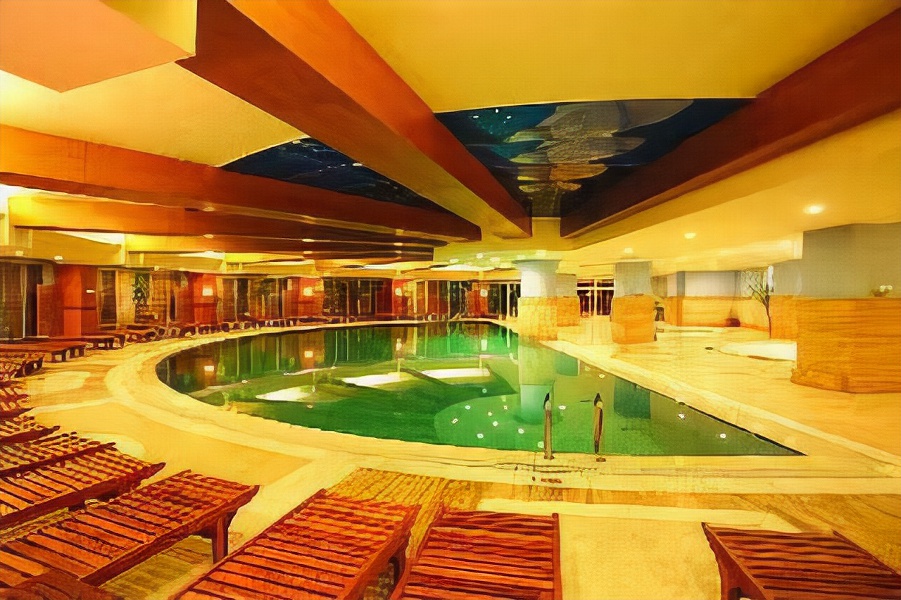 Crystal Admiral Resort Suites & Spa – All Inclusive