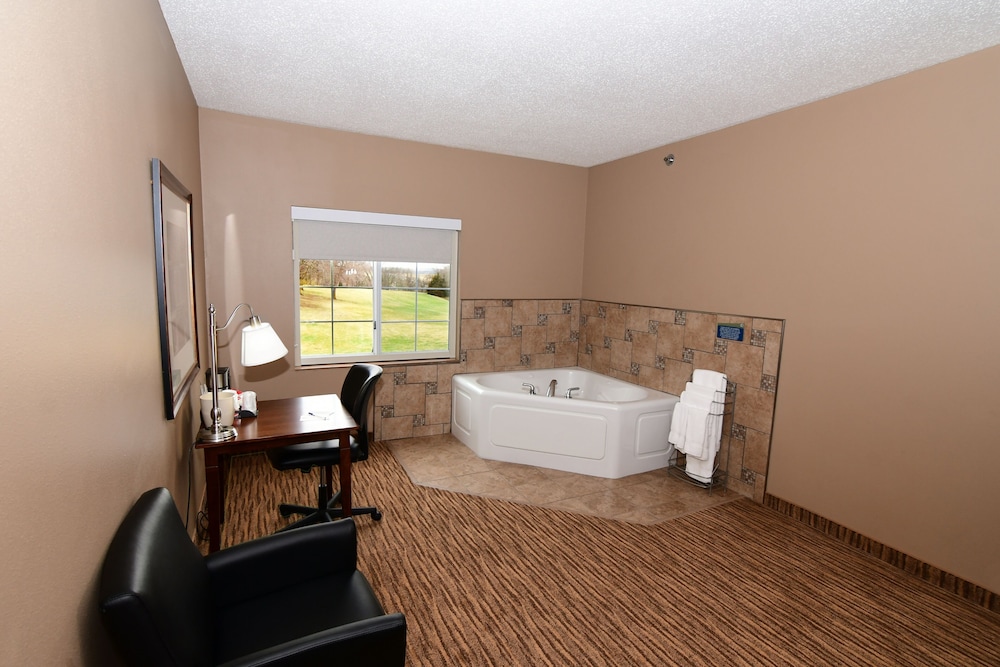 Cobblestone Inn & Suites - Denison Majestic Hills