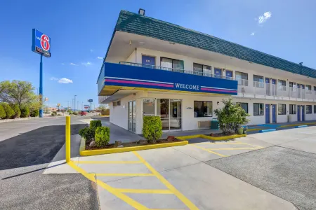 Motel 6 Grants, NM Отели в г. Грантс