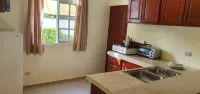 Costambar Ocean Breeze - Beachfront Apartment with Pool Các khách sạn ở 