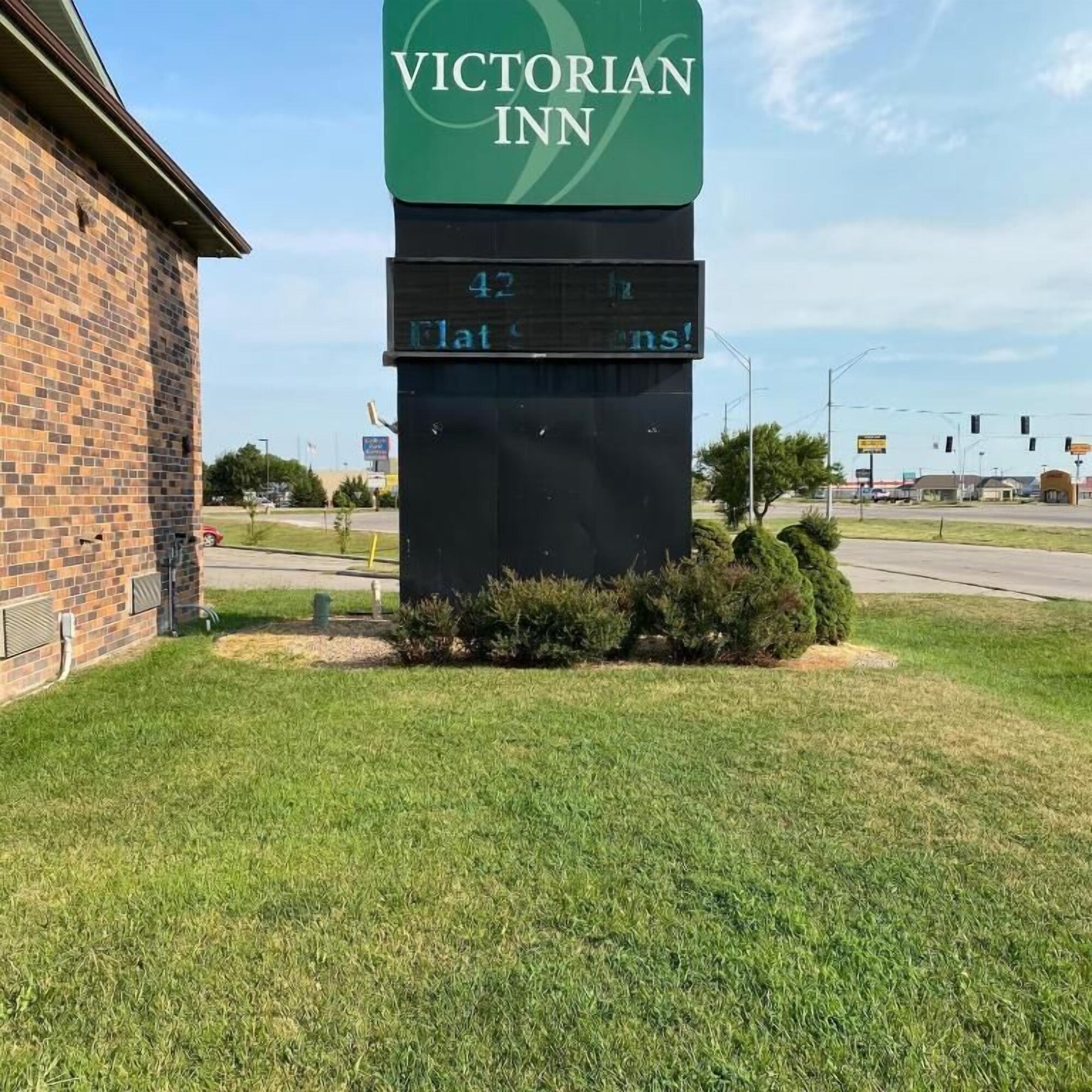 Victorian Inn & Suites