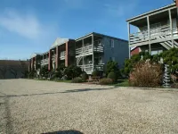 Born Free Suites by the Sea - Motels