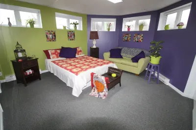Gandhi: Very Large Room Decorated in Indian Style, Office Space and Sofa 포인트 데 뷰 센티에 두 리베레인 주변 호텔