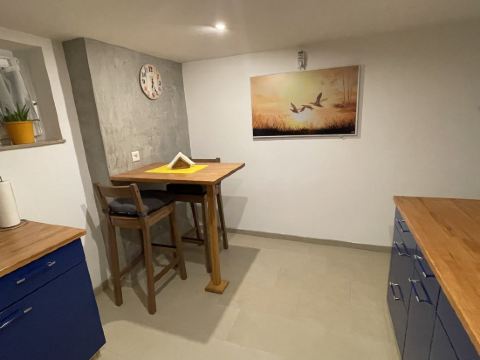 Cozy Furnished Basement Apartment