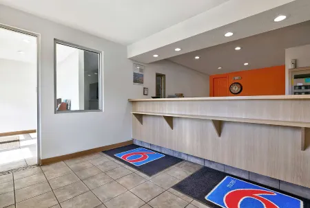 Alamogordo, NM Отели рядом с достопримечательностью «Парк Вашингтон»