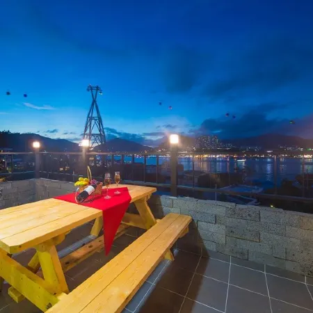 Yeosu Woodu Pension Отели рядом с достопримечательностью «Кобуксон»