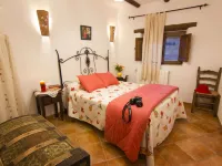 Casa Familiar Matasiete - with Swimming Pool Hotels in Laroya