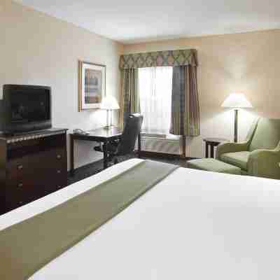 Holiday Inn Express & Suites Sunbury-Columbus Area Rooms