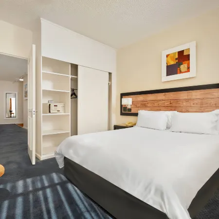 The Parktonian All - Suite Hotel Отели рядом с достопримечательностью «Браамфонтейн»