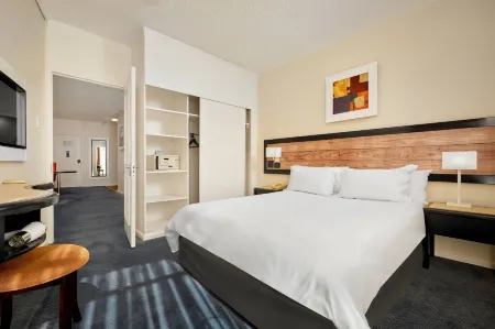 The Parktonian All - Suite Hotel Отели рядом с достопримечательностью «Карлтон-центр»