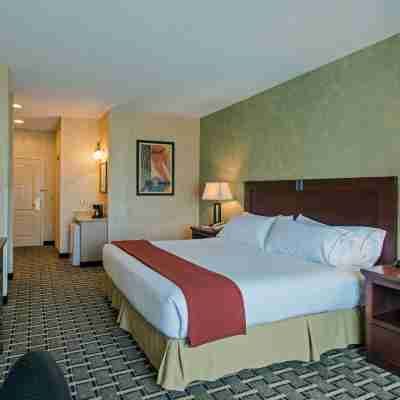 Holiday Inn Express & Suites Youngstown N (Warren/Niles) Rooms
