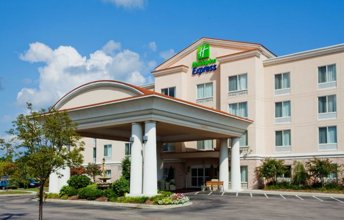 Holiday Inn Express & Suites CONCORD by IHG