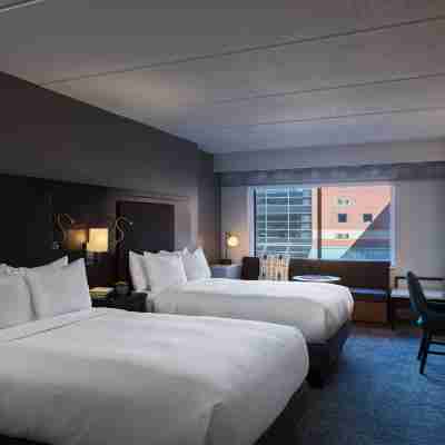 The Baronette Renaissance Detroit-Novi Hotel Rooms