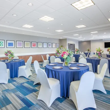 Holiday Inn Express & Suites SURPRISE by IHG