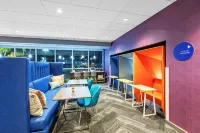 Tru by Hilton Laredo Airport - Airport Shuttle