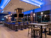 La Quinta Inn & Suites by Wyndham Nashville Downtown/Stadium Hotels near Cumberland Park