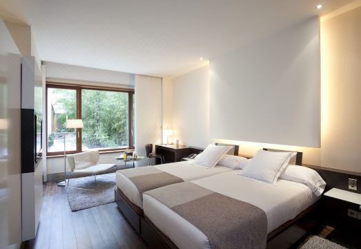 파라도르 데 알칼라 데 헤나레스 대표 이미지