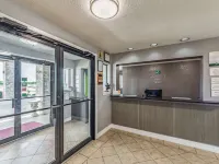 東 I-10 近佛斯特銀行中心凱藝飯店 佛里曼體育館（Freeman Coliseum）附近的飯店
