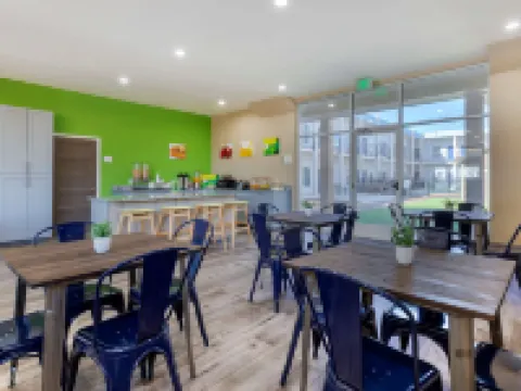 品質套房酒店 巴斯特羅普縣酒店