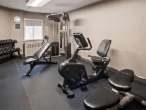 โรงแรมเบสท์เวสเทิร์นพลัส ราเลห์ แครบทรี แวลลีย์ โรงแรมในราเลห์