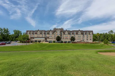 DoubleTree by Hilton Quebec Resort Hotels near Stade CANAC