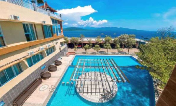 Three B Villa & Resto Banyuwangi - Housity