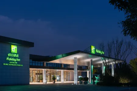 Holiday Inn Beijing Shijingshan Parkview Отели рядом с достопримечательностью «Temple of the Sleeping Buddha (Wofosi)»