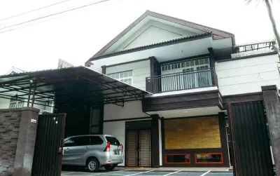 Happy House Bandung ( 3 Bedrooms ) Hotel a 