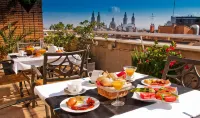 Aparthotel Los Girasoles فنادق في Zaragoza