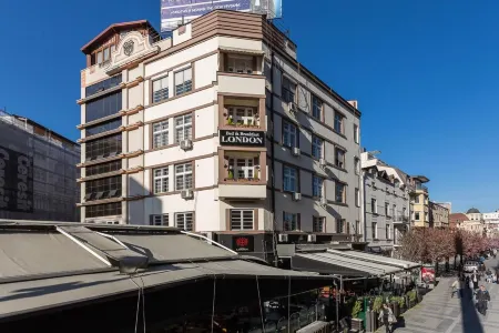 Hotel London B&B Отели рядом с достопримечательностью «Fountain of the Mothers of Macedonia»