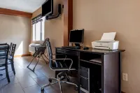 Quality Inn & Suites Warren Hotels in Warren