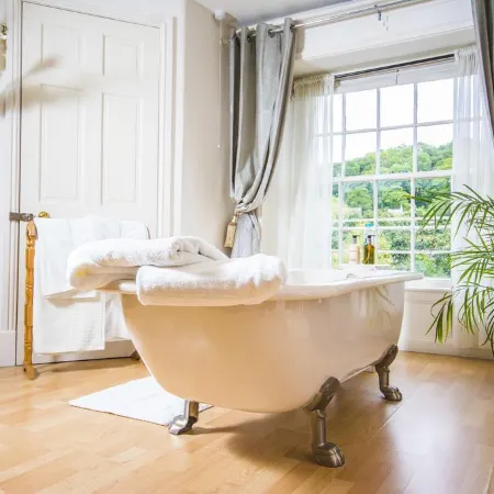 Self Catering Accommodation, Cornerstones, 16th Century Luxury House Overlooking the River