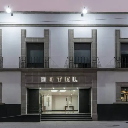 Hotel San Lucas Отели рядом с достопримечательностью «Площадь Конституции»