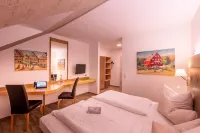 Zur Post Kümmersbruck Hotel & Tiny Houses Các khách sạn ở Kummersbruck
