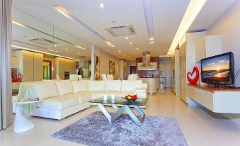 Ocean Fringe Sea-View Apartment B – Luxury Accommodation in Pattaya