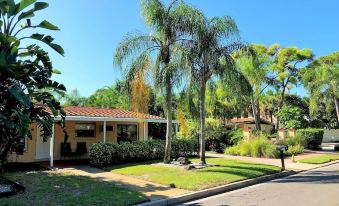 Tropical Villas of Venice Beach