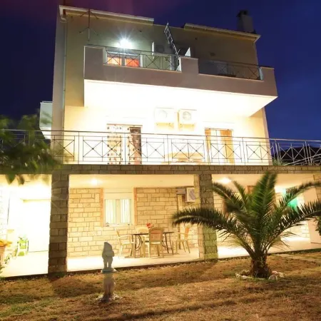 Villa Christine - Maisonettes with Fireplace