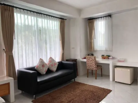 Samunthitar Resort Отели рядом с достопримечательностью «Wat Pa Chai Chumpol»