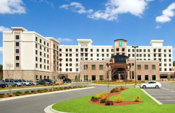 希爾頓費耶特維爾堡布拉格大使套房酒店