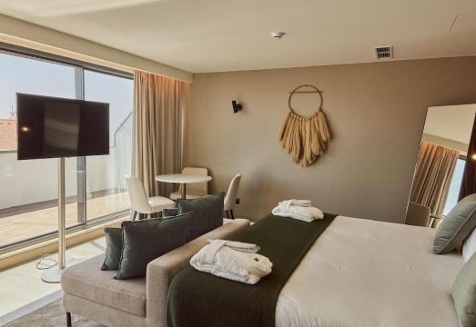 오미드 살다냐 호텔