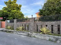 RedDoorz Syariah @ Jalan Jendral Sudirman Pekanbaru Các khách sạn ở Simpang Empat